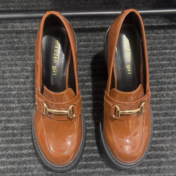 Madden Girl
Kiiera Platform Tailored Lug Sole Heeled Loafers - Picture 2 of 8